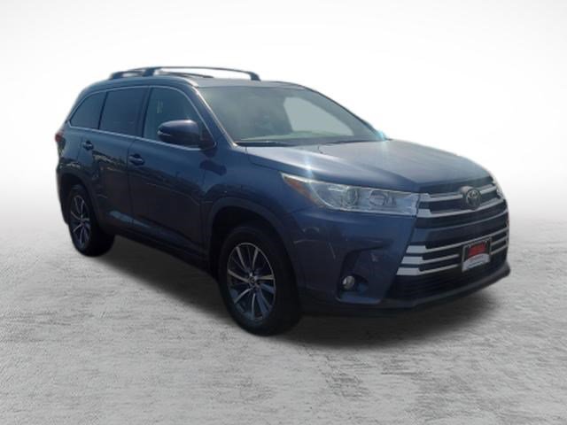Used 2019 Toyota Highlander XLE AWD/4WD image 3