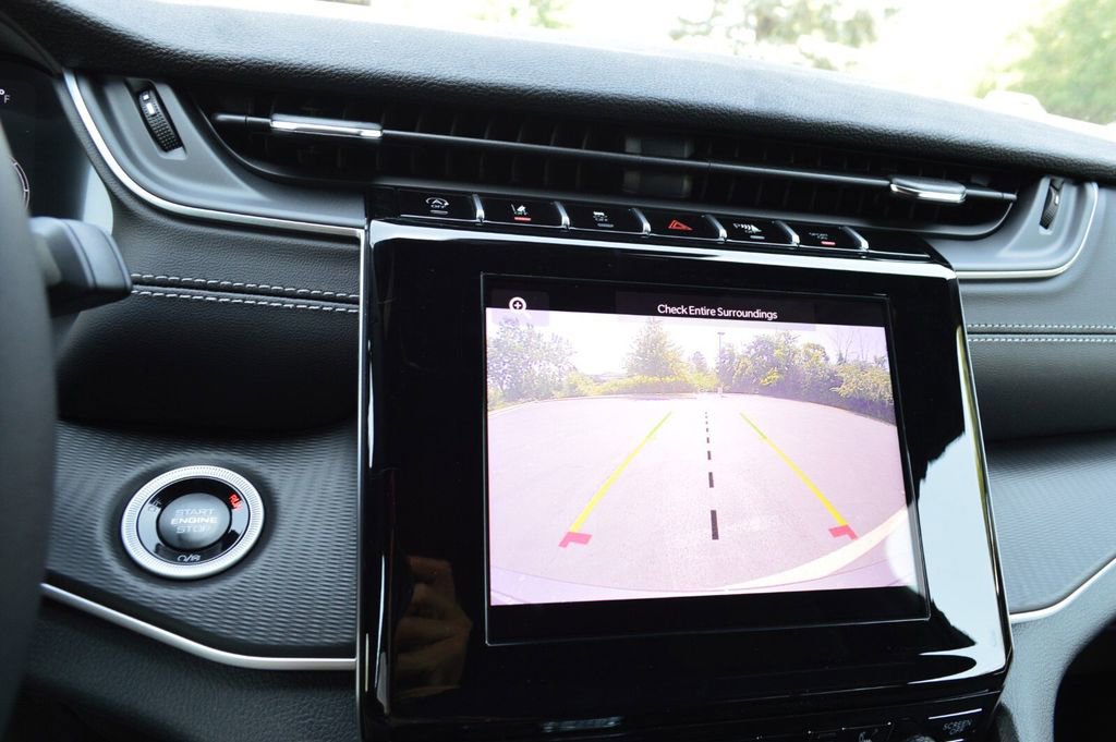 New 2025 Jeep Grand Cherokee Laredo w/ Luxury Tech Group I image 22