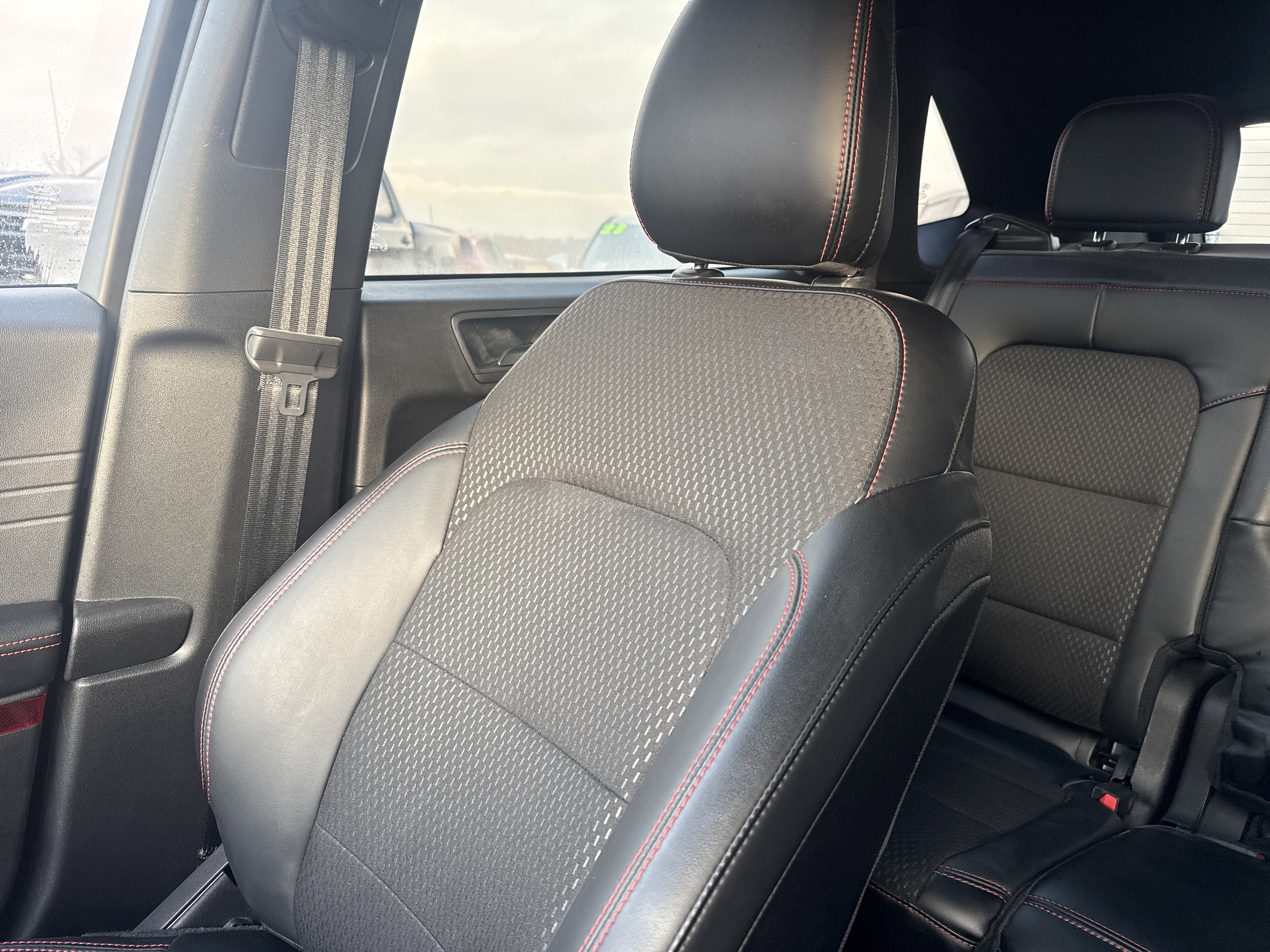 Used 2025 Ford Escape ST-Line image 32