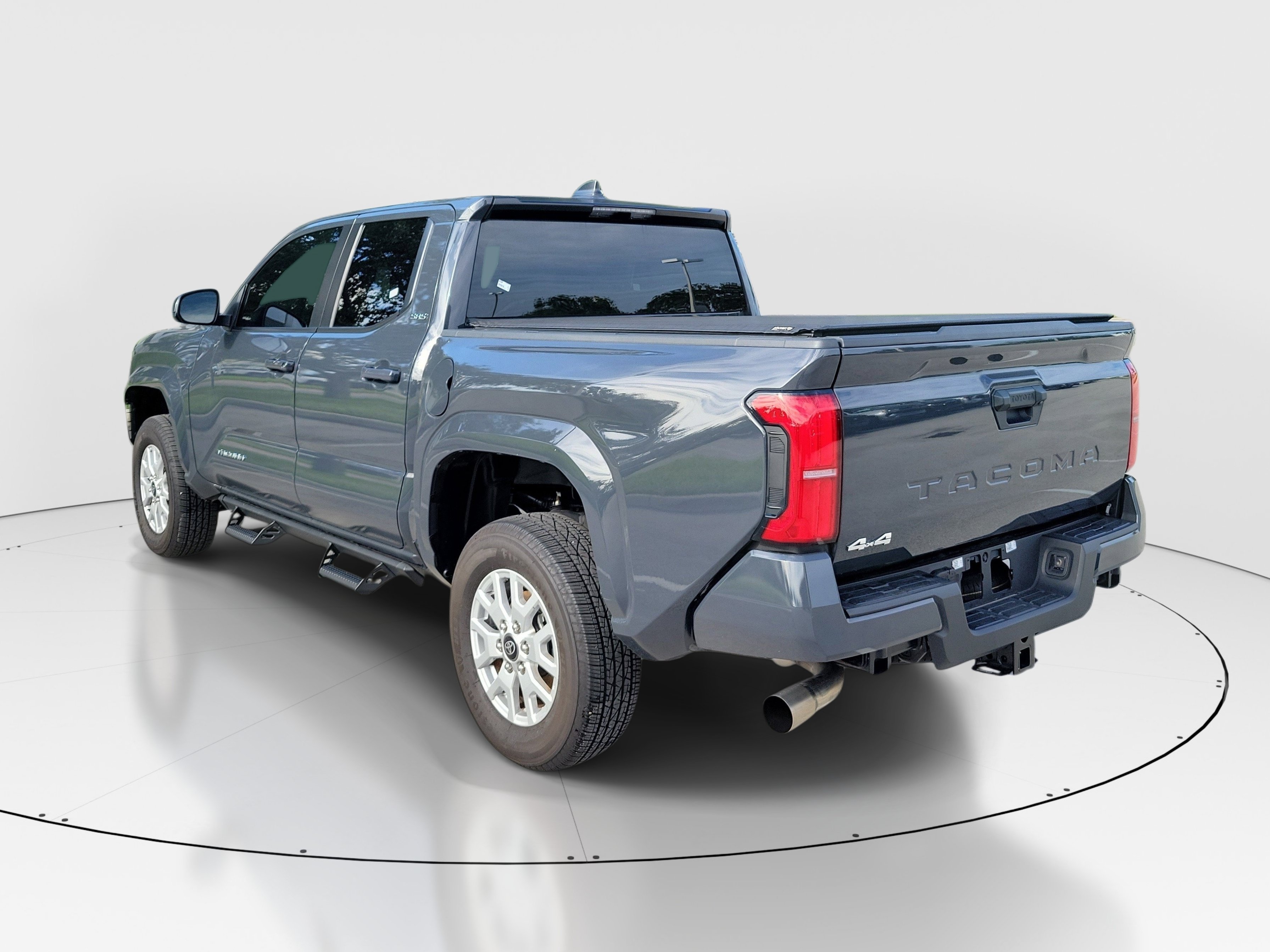Certified 2025 Toyota Tacoma SR5 AWD/4WD image 5