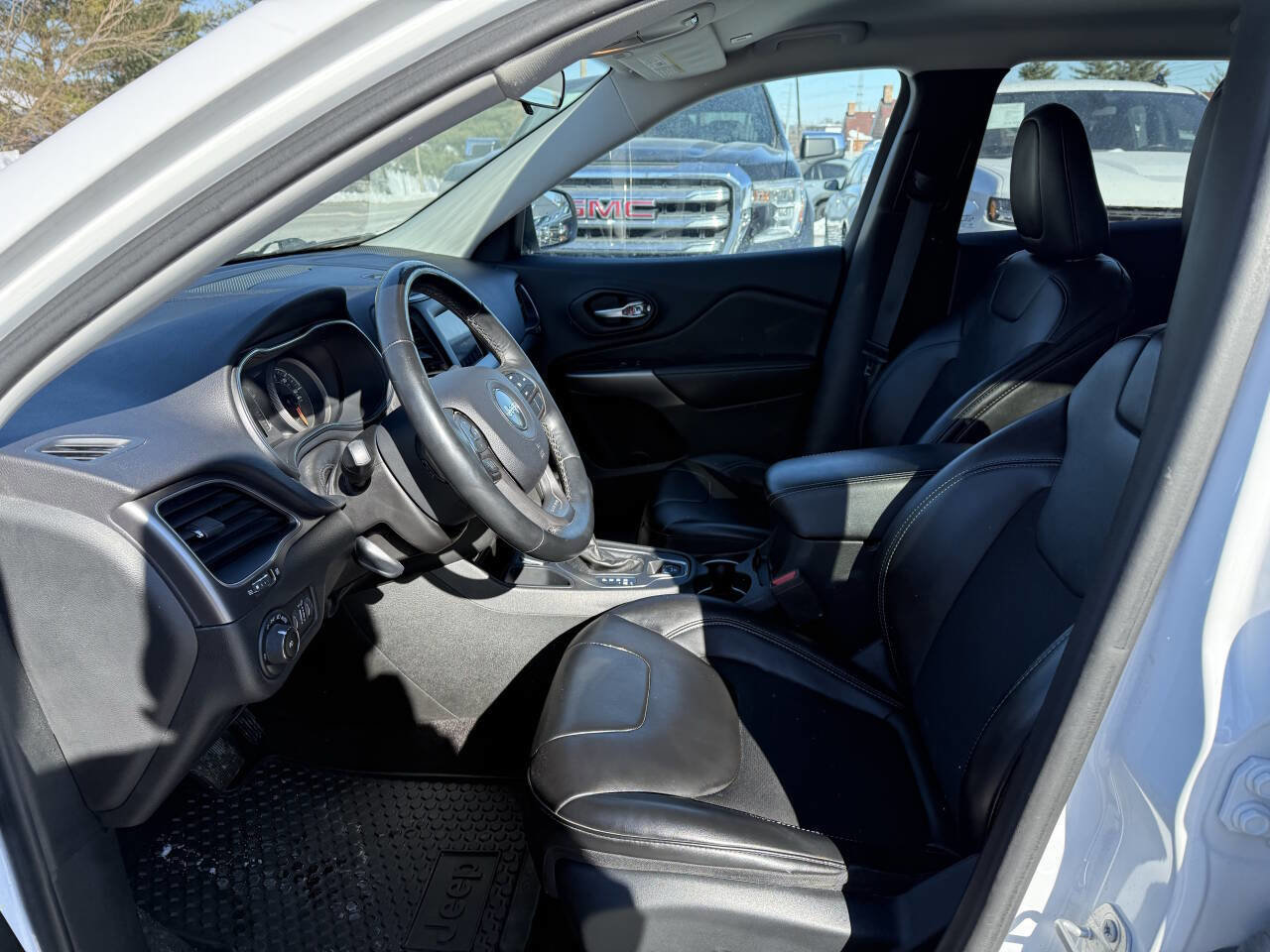 Used 2019 Jeep Cherokee Latitude Plus w/ Cold Weather Group image 16