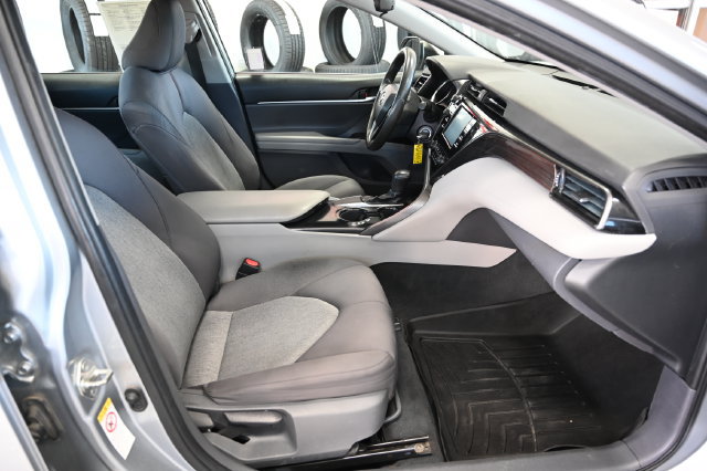 Used 2019 Toyota Camry LE FWD image 11