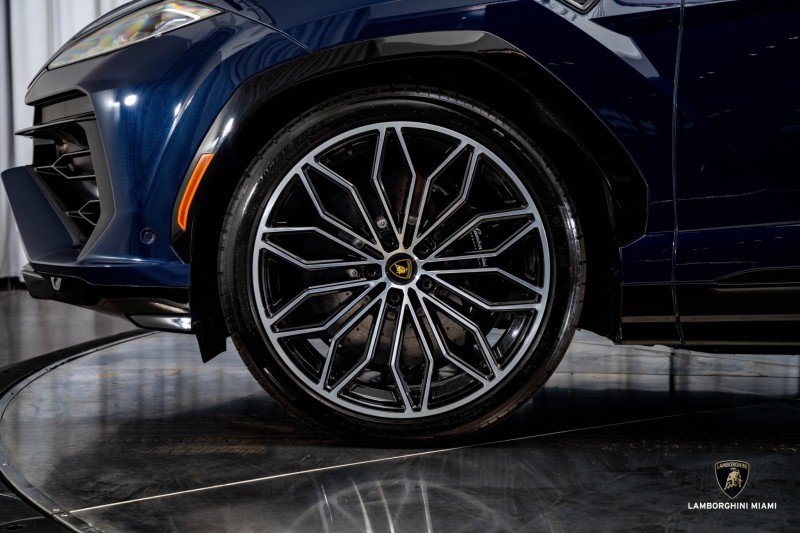 Used 2025 Lamborghini Urus SE image 8