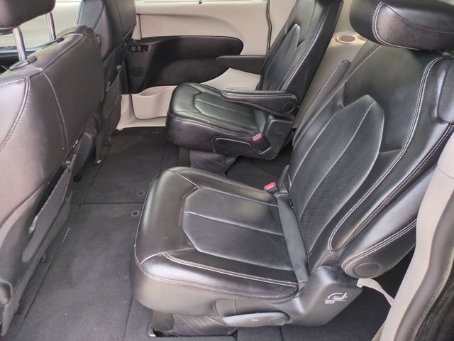 Used 2024 Chrysler Pacifica Touring-L FWD image 24