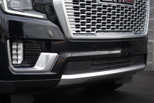 Used 2021 GMC Yukon Denali w/ Denali Premium Package image 18
