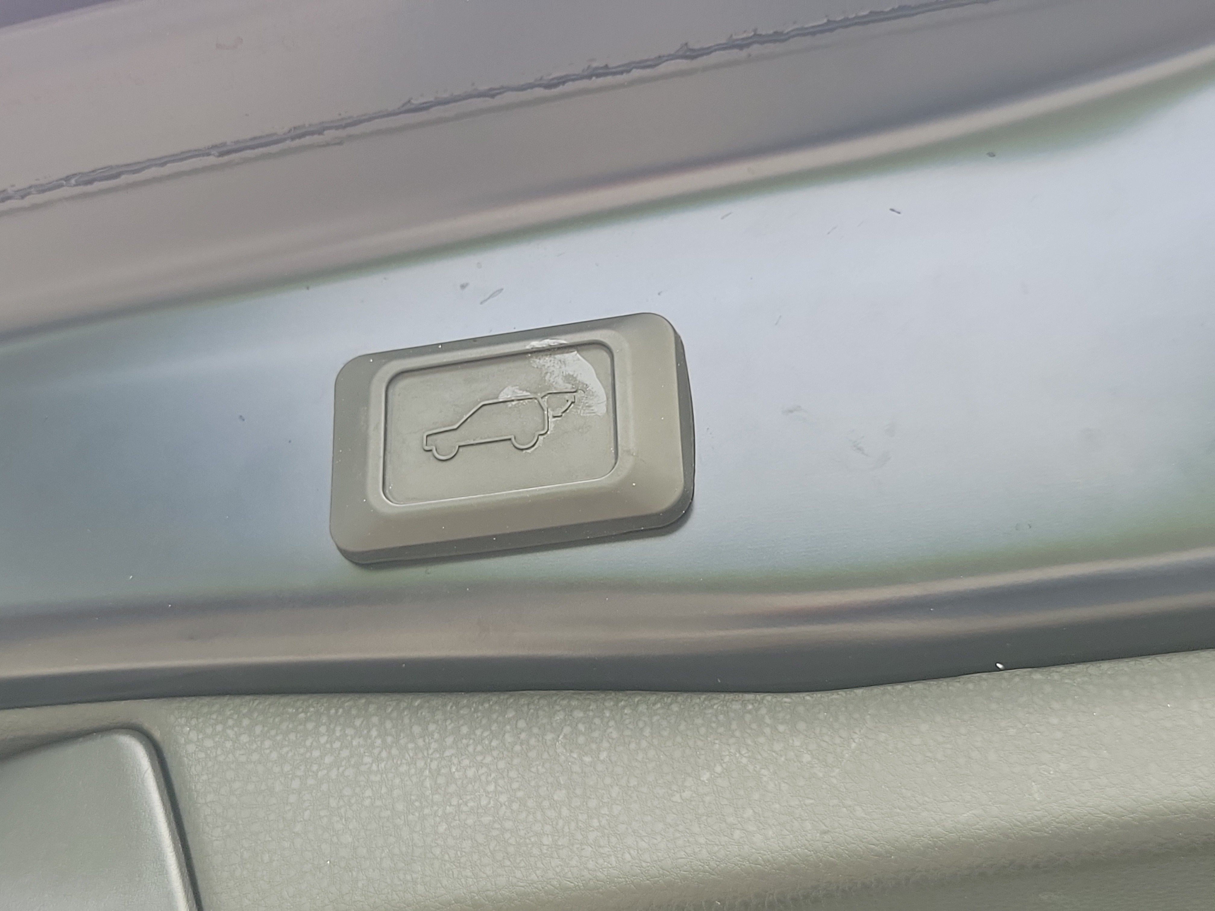 Used 2025 Toyota RAV4 XLE Premium FWD image 10