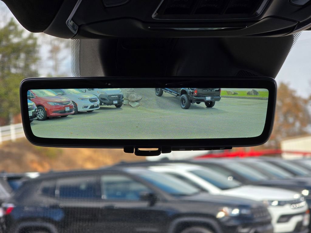 New 2025 Jeep Grand Cherokee Summit image 13