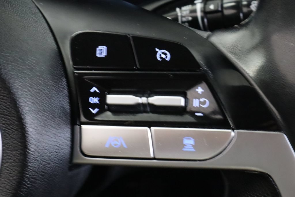 Used 2021 Hyundai Elantra Limited FWD image 23