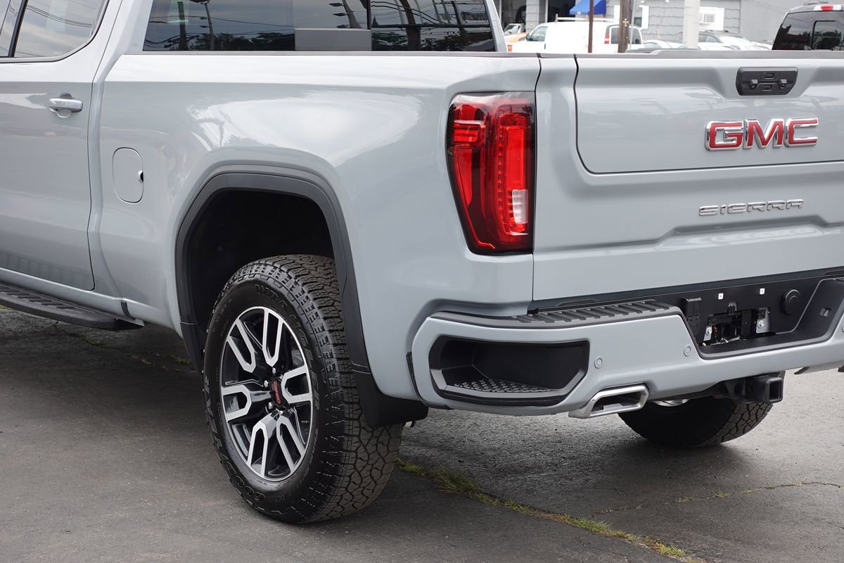 Used 2025 GMC Sierra 1500 AT4 w/ Technology Package AWD/4WD image 11