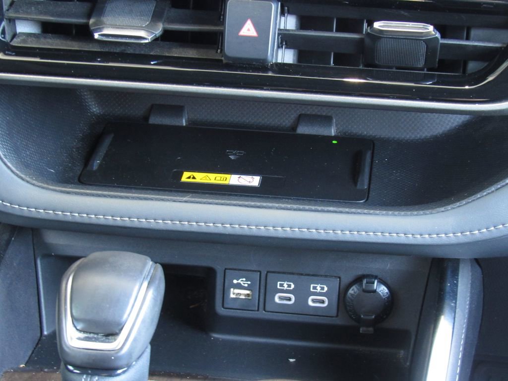 Used 2023 Toyota Highlander Limited image 32