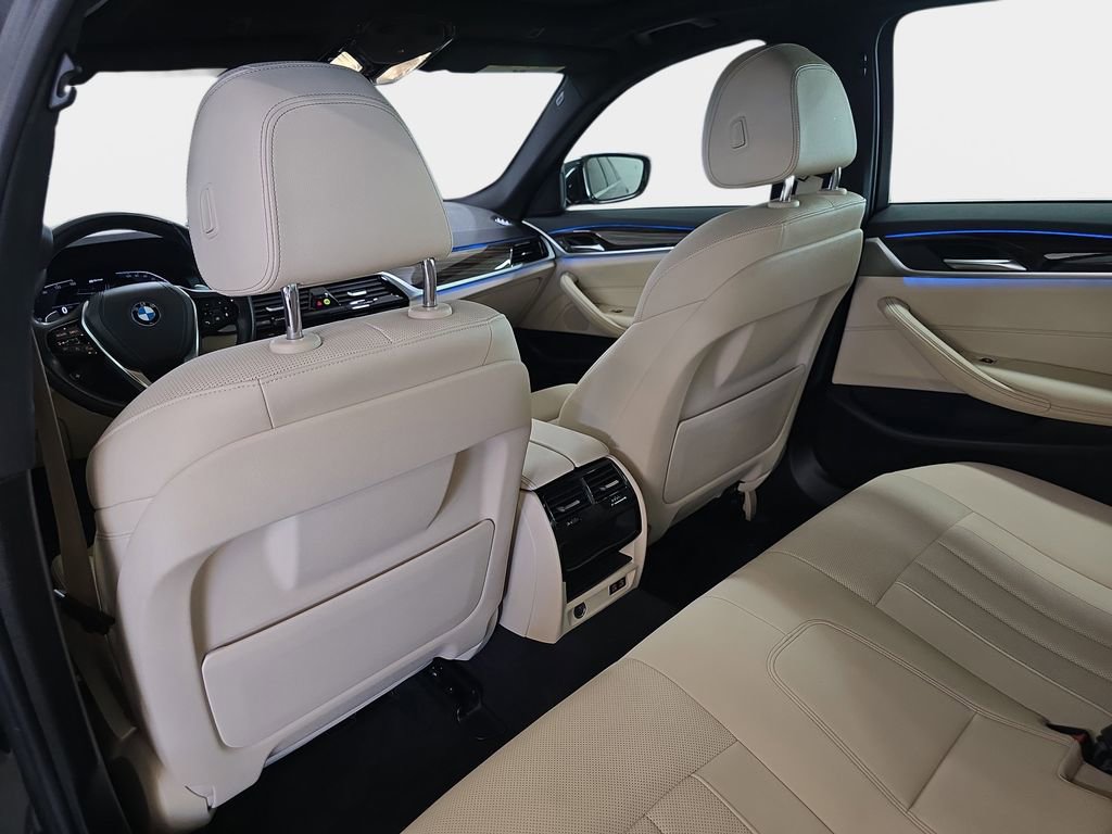 Certified 2022 BMW 530e w/ Convenience Package image 13