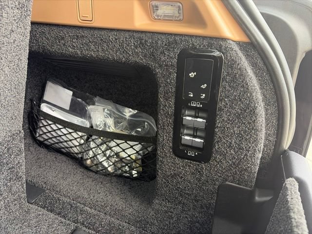 Used 2025 Land Rover Range Rover Long Wheelbase SE AWD/4WD image 14