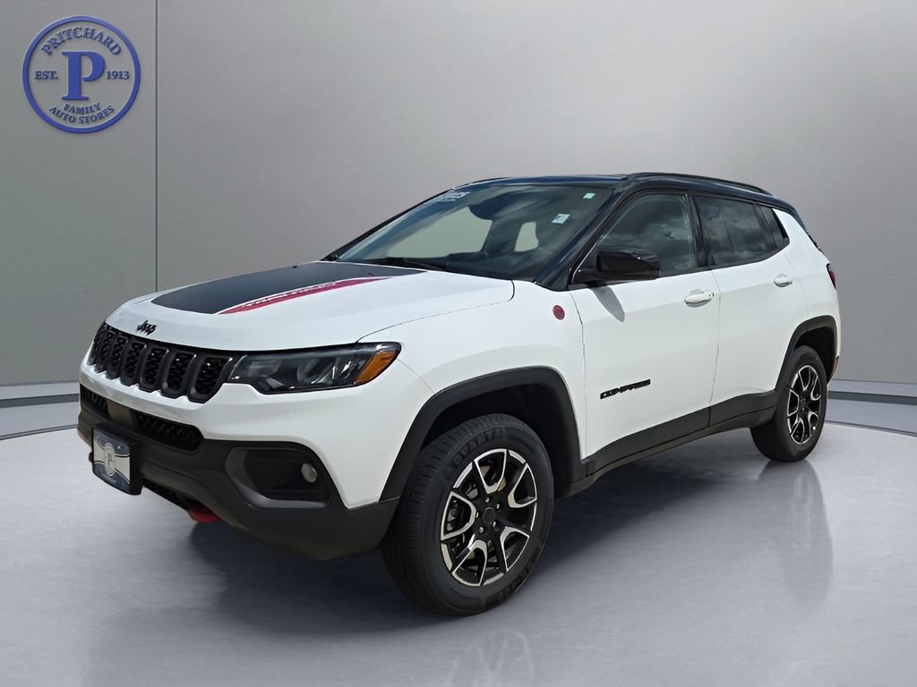 Used 2025 Jeep Compass Trailhawk AWD/4WD image 3