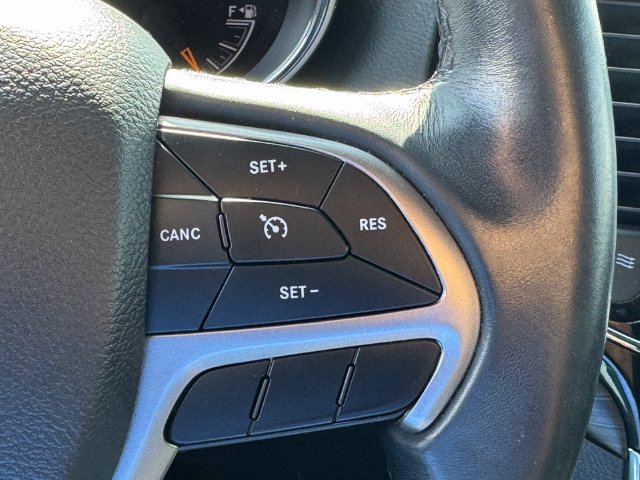 Used 2019 Jeep Grand Cherokee Laredo w/ Laredo X Package RWD image 18