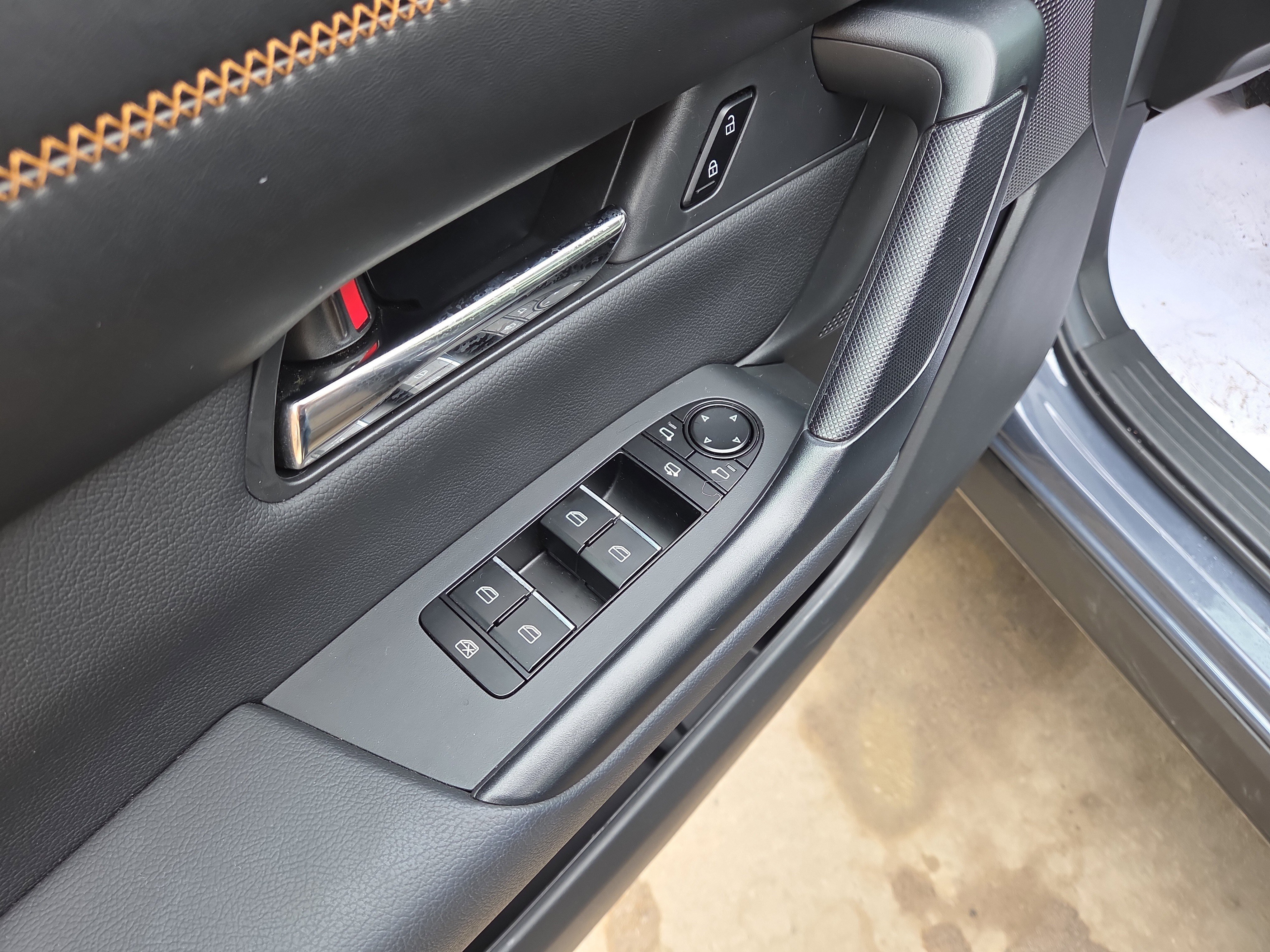 Used 2025 MAZDA CX-50 AWD 2.5 S w/ Weather Package image 16