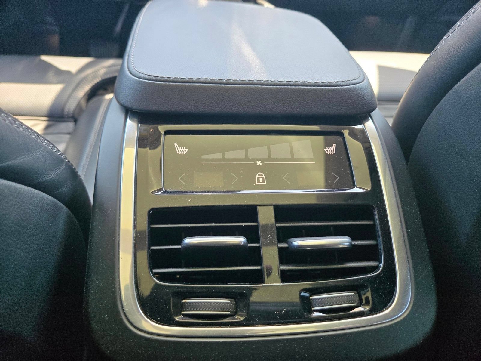 Certified 2023 Volvo XC90 T8 Ultimate w/ Protection Package Premier AWD/4WD image 23