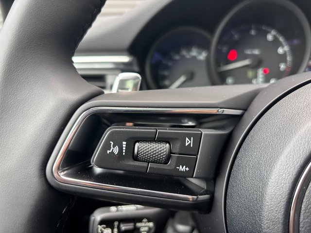 Certified 2025 Porsche Macan image 14