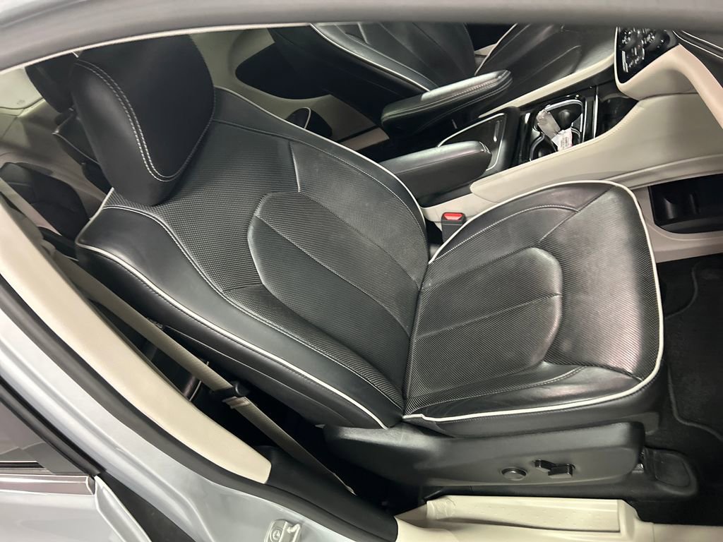 Used 2024 Chrysler Pacifica Limited FWD image 27