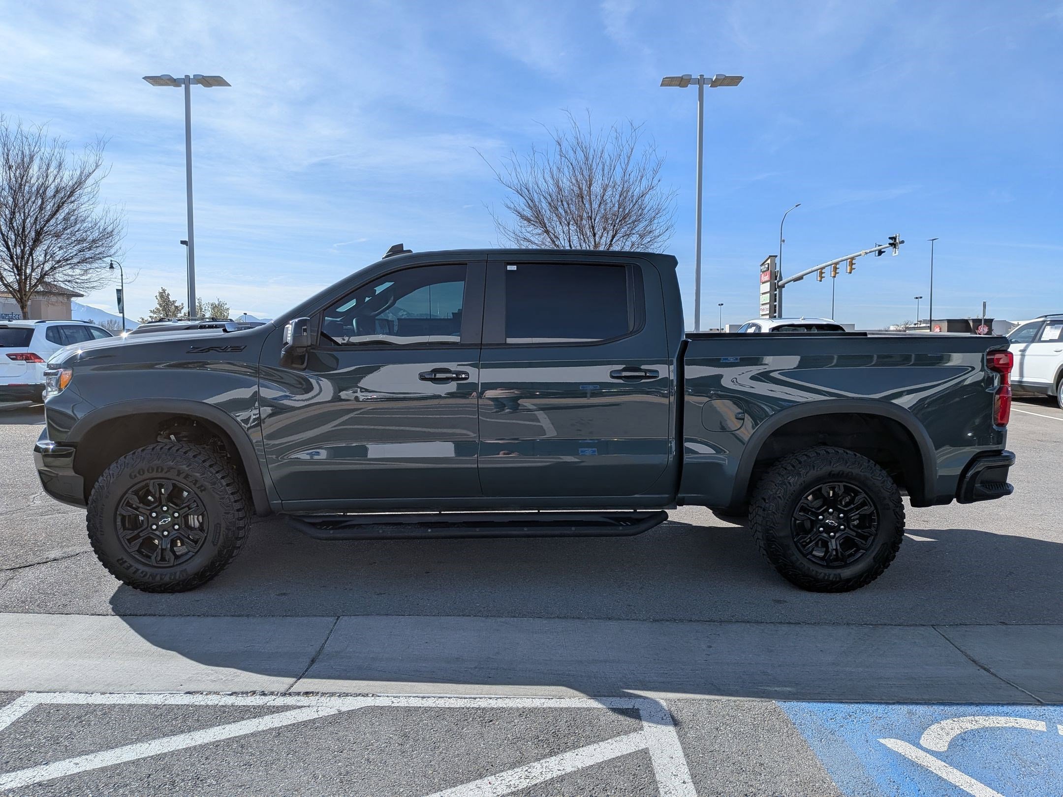 Used 2025 Chevrolet Silverado 1500 ZR2 w/ Technology Package image 10