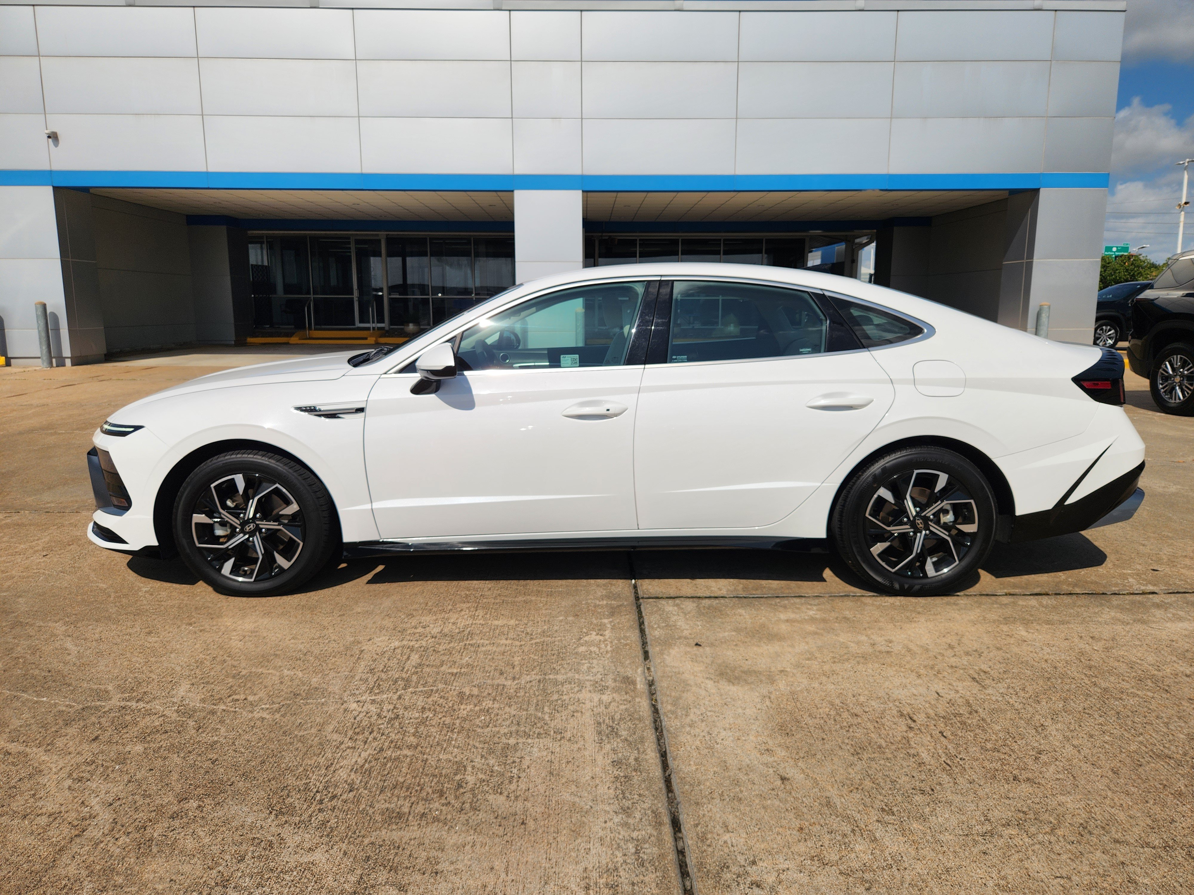 Used 2025 Hyundai Sonata SEL FWD image 5