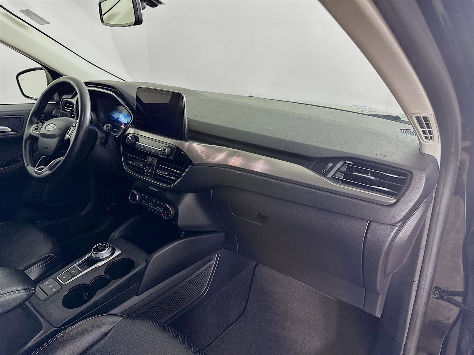 Used 2022 Ford Escape Titanium image 27