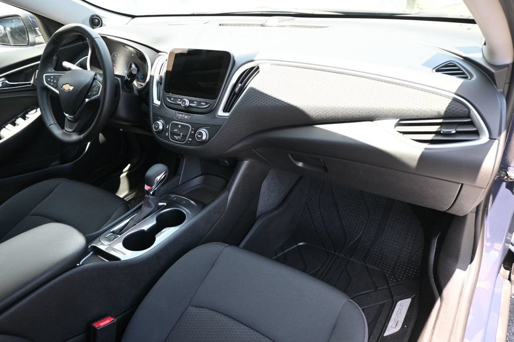 Used 2025 Chevrolet Malibu RS FWD image 9