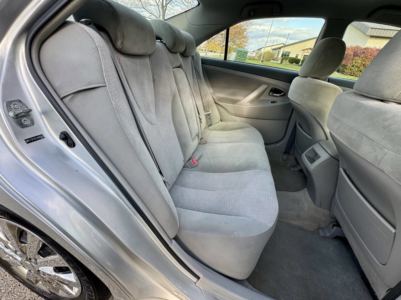 Used 2010 Toyota Camry LE image 23