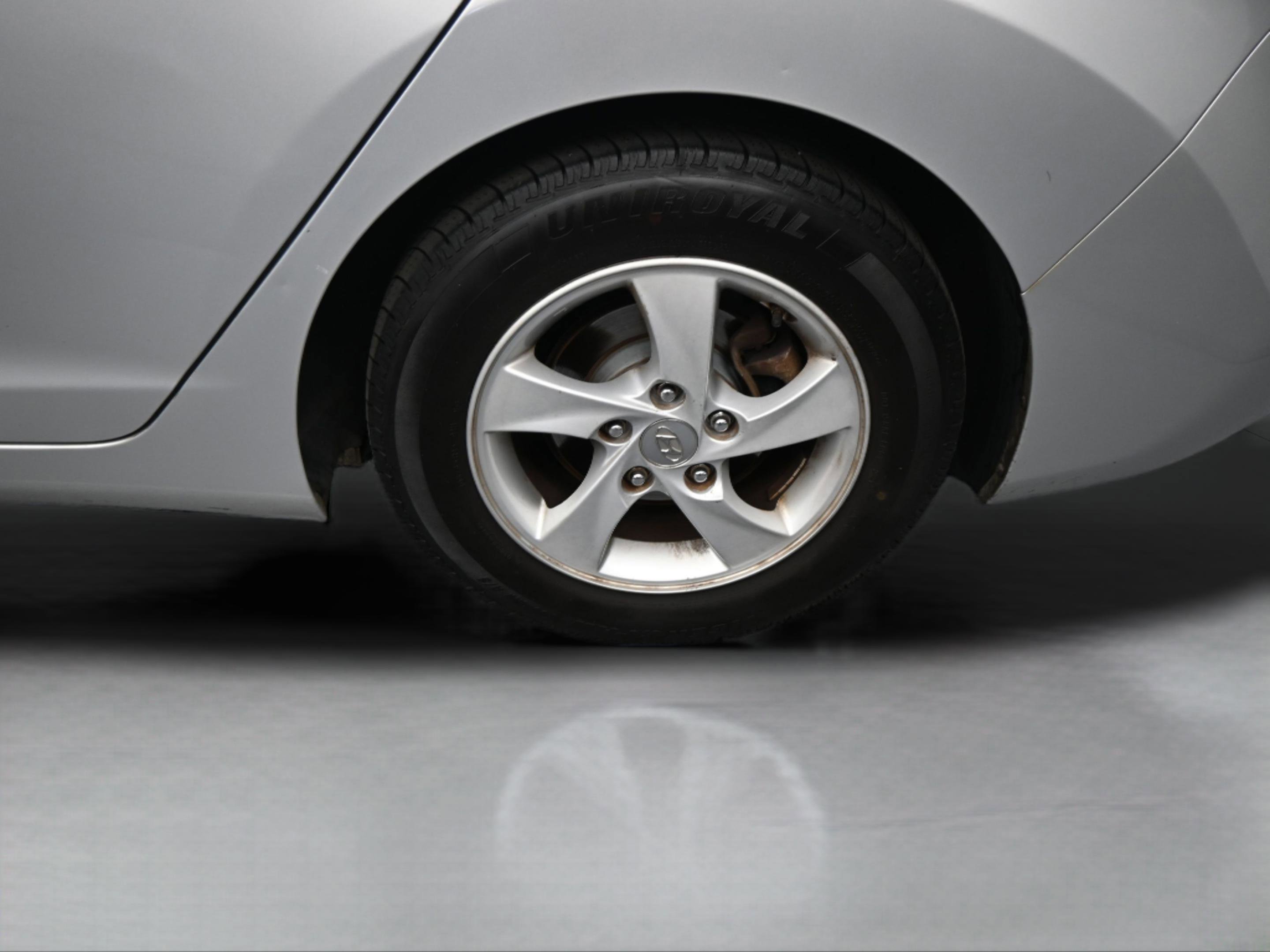 Used 2014 Hyundai Elantra SE FWD image 35