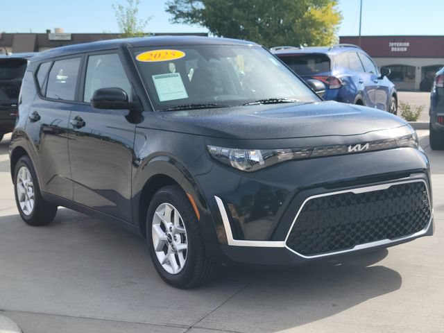 Certified 2025 Kia Soul LX w/ LX Technology Package FWD image 7