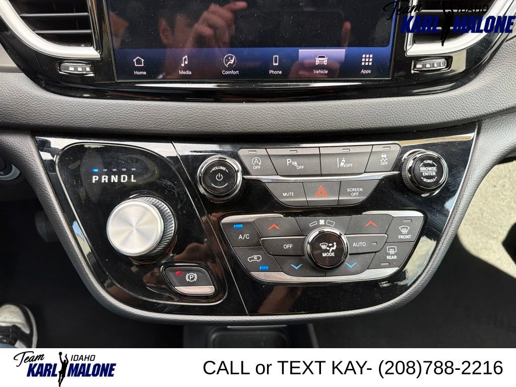 Used 2025 Chrysler Pacifica Select FWD image 34