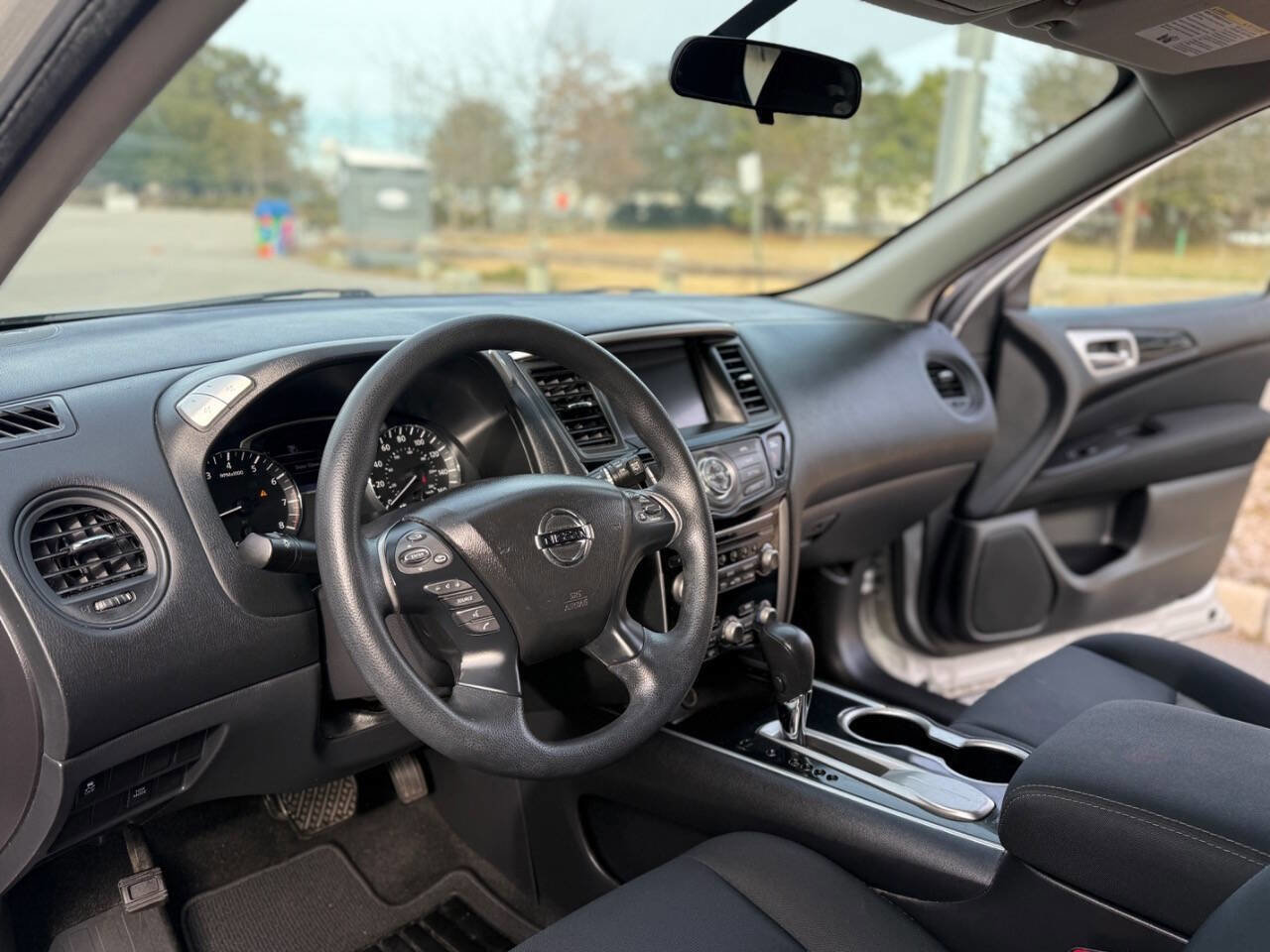 Used 2017 Nissan Pathfinder S image 17