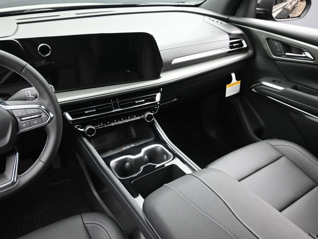 New 2026 Chevrolet Traverse LT image 13