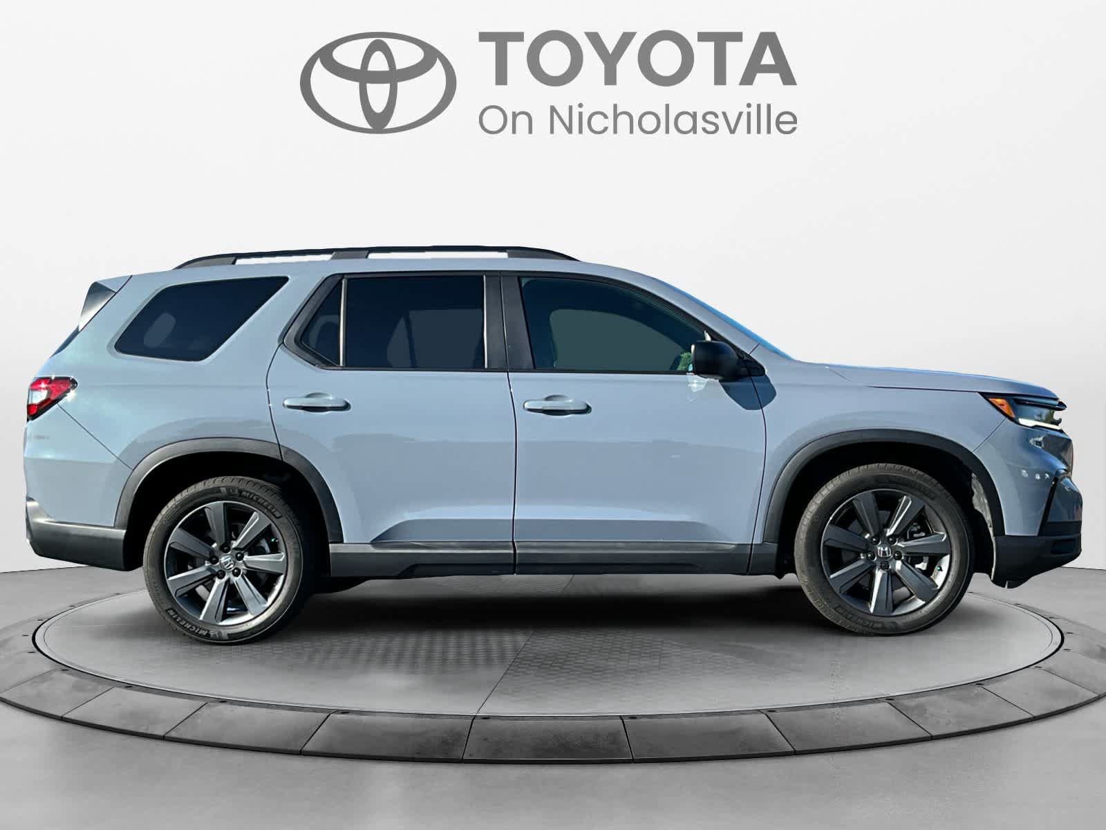 Used 2023 Honda Pilot Sport image 6