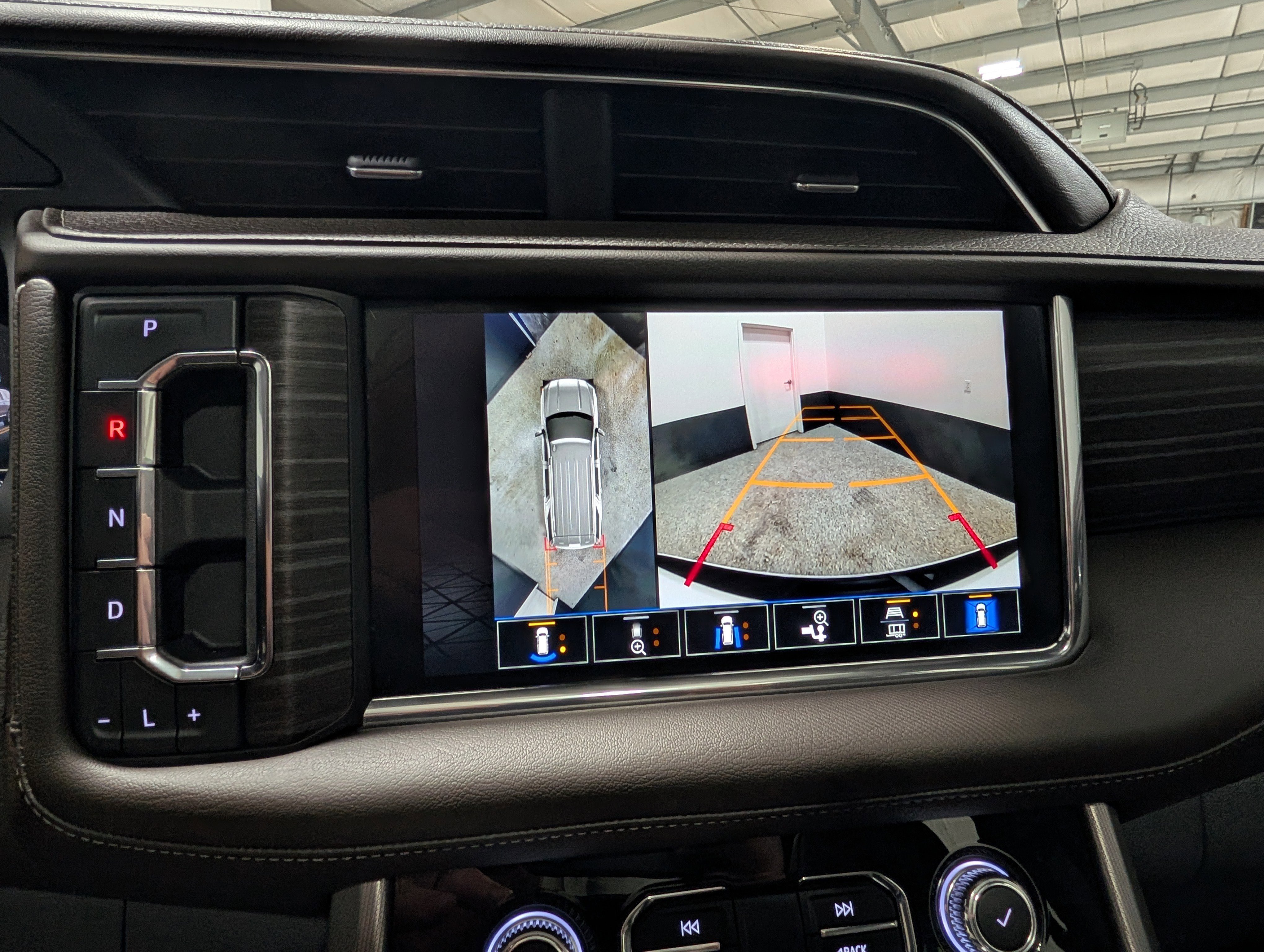 Used 2023 GMC Yukon XL Denali AWD/4WD image 31