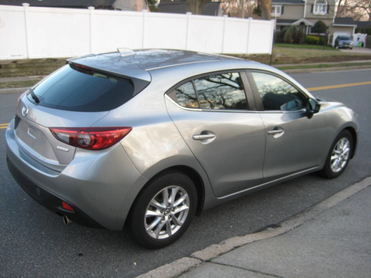 Used 2015 MAZDA MAZDA3 i Touring w/ Technology Package image 5