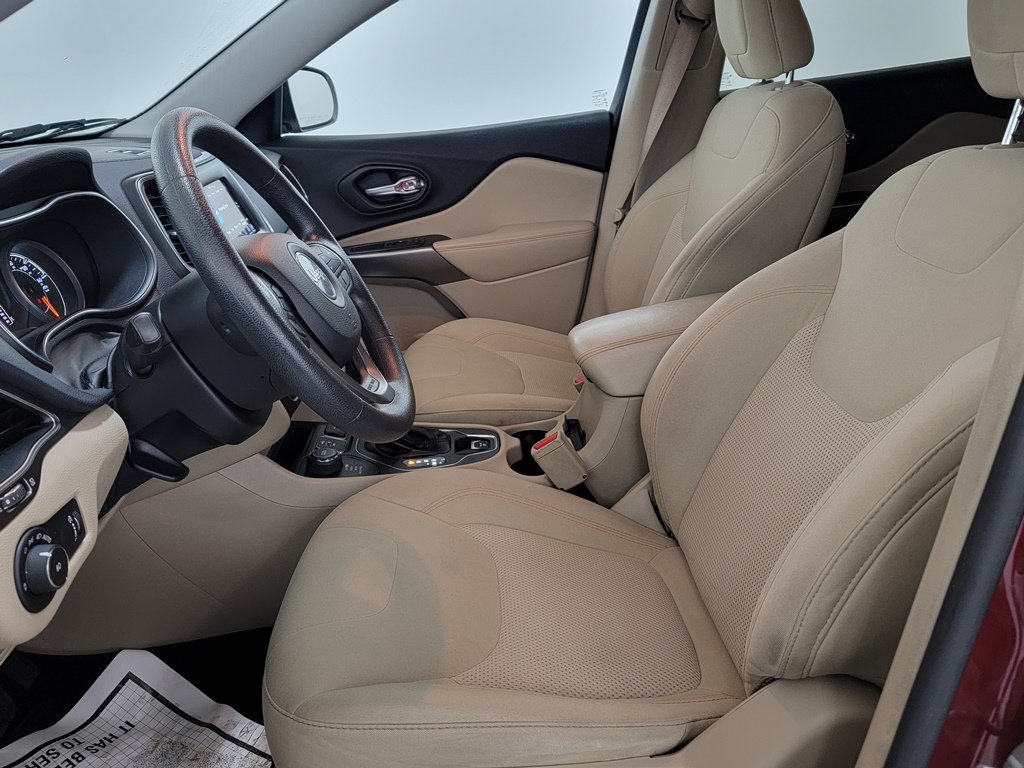 Used 2019 Jeep Cherokee Latitude w/ Popular Appearance Group AWD/4WD image 14