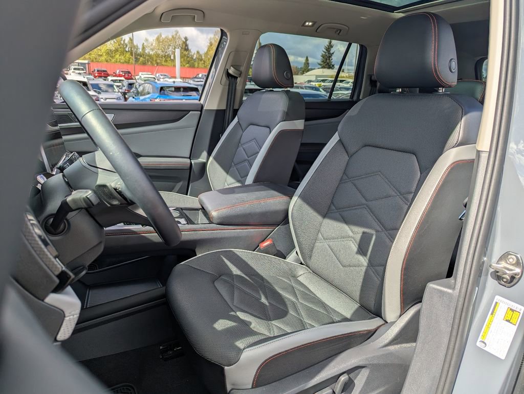 Used 2025 Volkswagen Atlas Peak Edition SE image 26