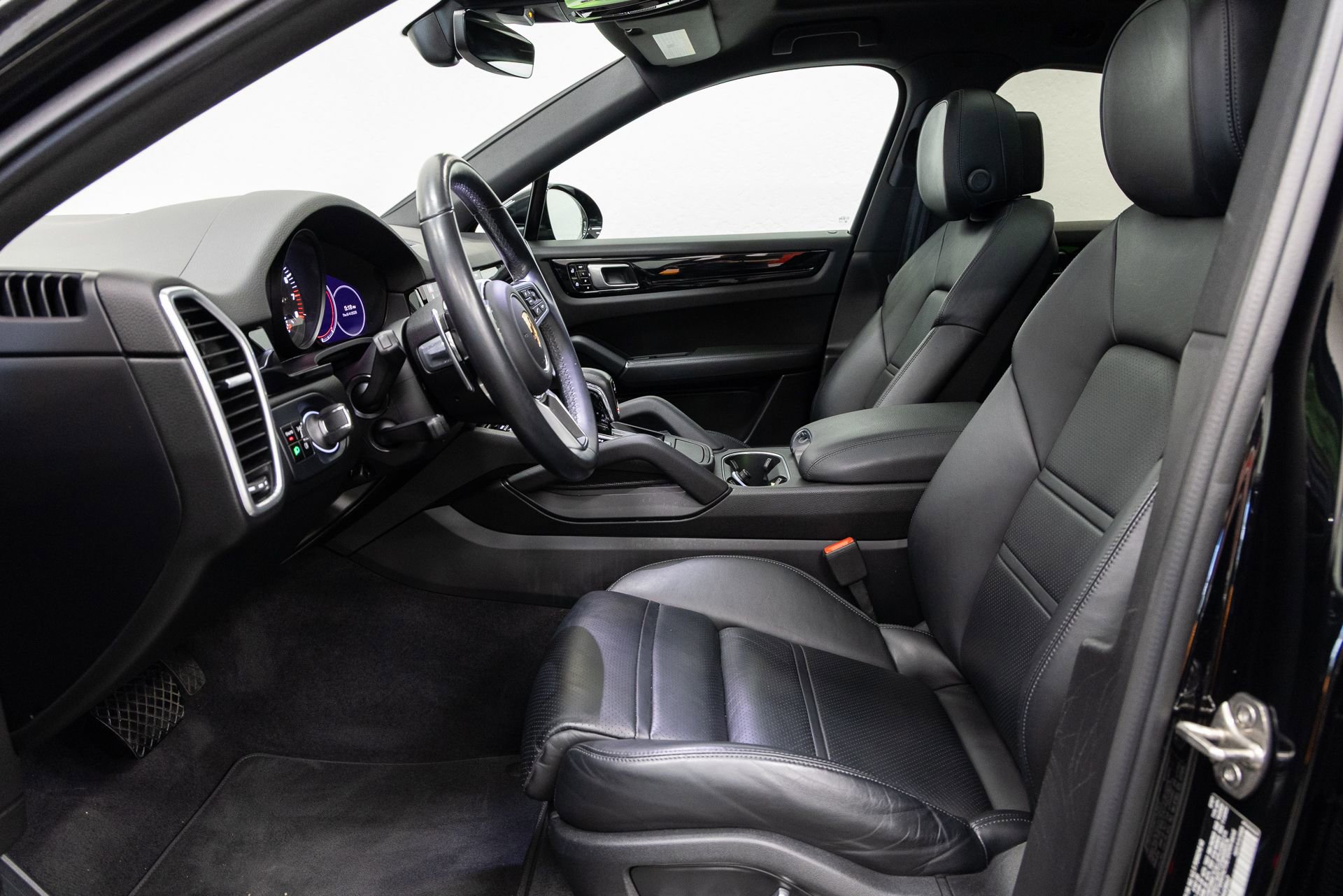 Used 2021 Porsche Cayenne Coupe AWD/4WD image 7