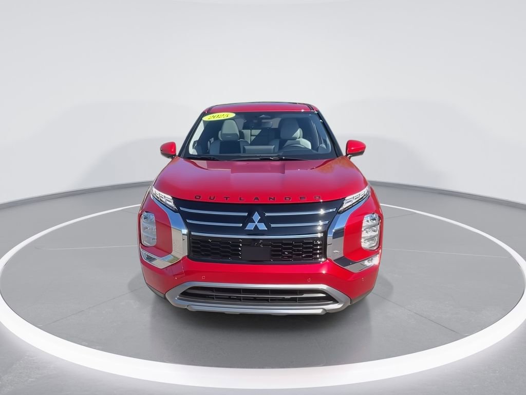 Used 2025 Mitsubishi Outlander SE FWD image 3