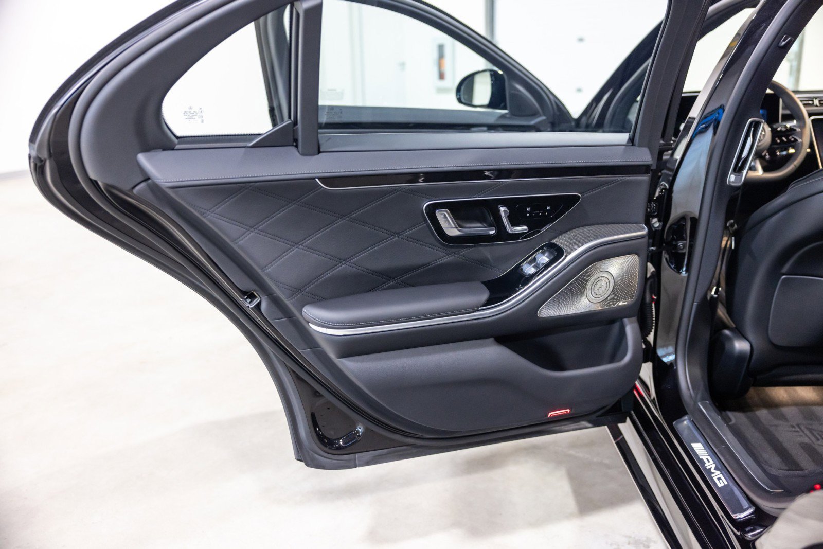 Used 2024 Mercedes-Benz S 63 AMG S w/ AMG Night Package image 31