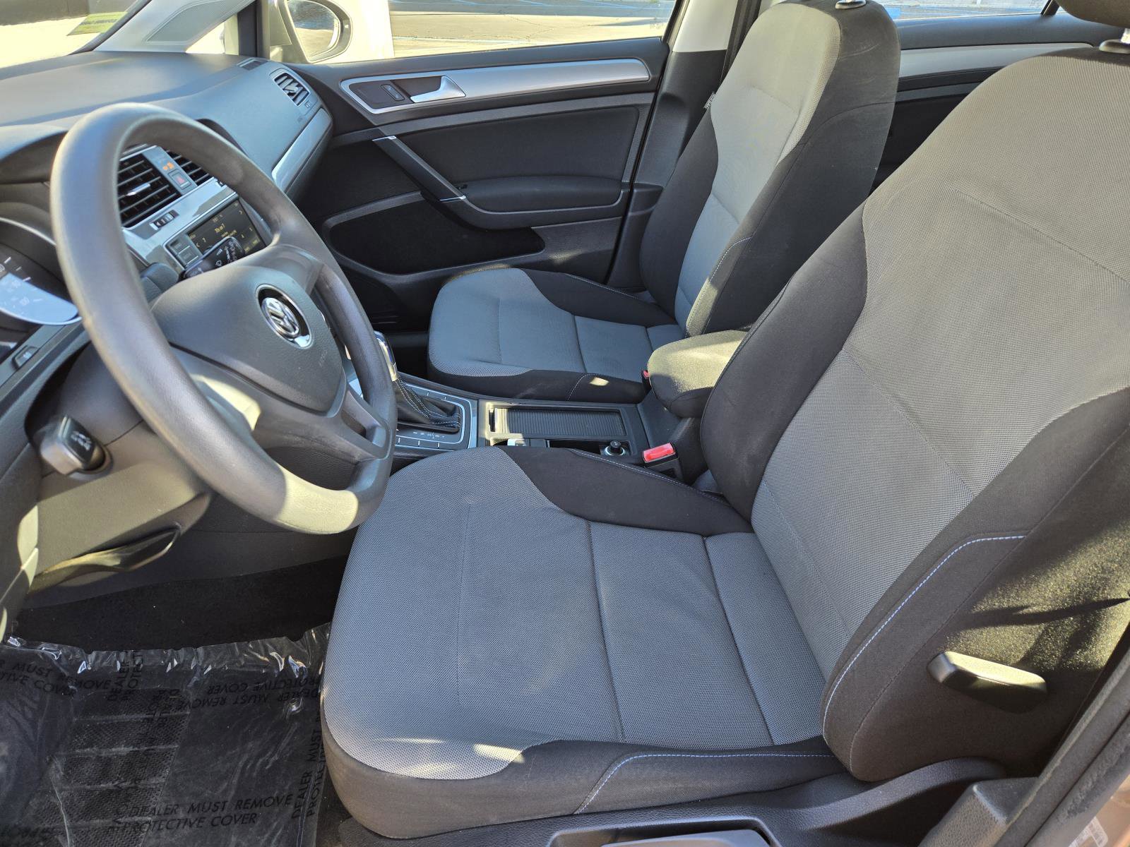 Used 2016 Volkswagen e-Golf SE w/ DC Fast Charging Package image 18