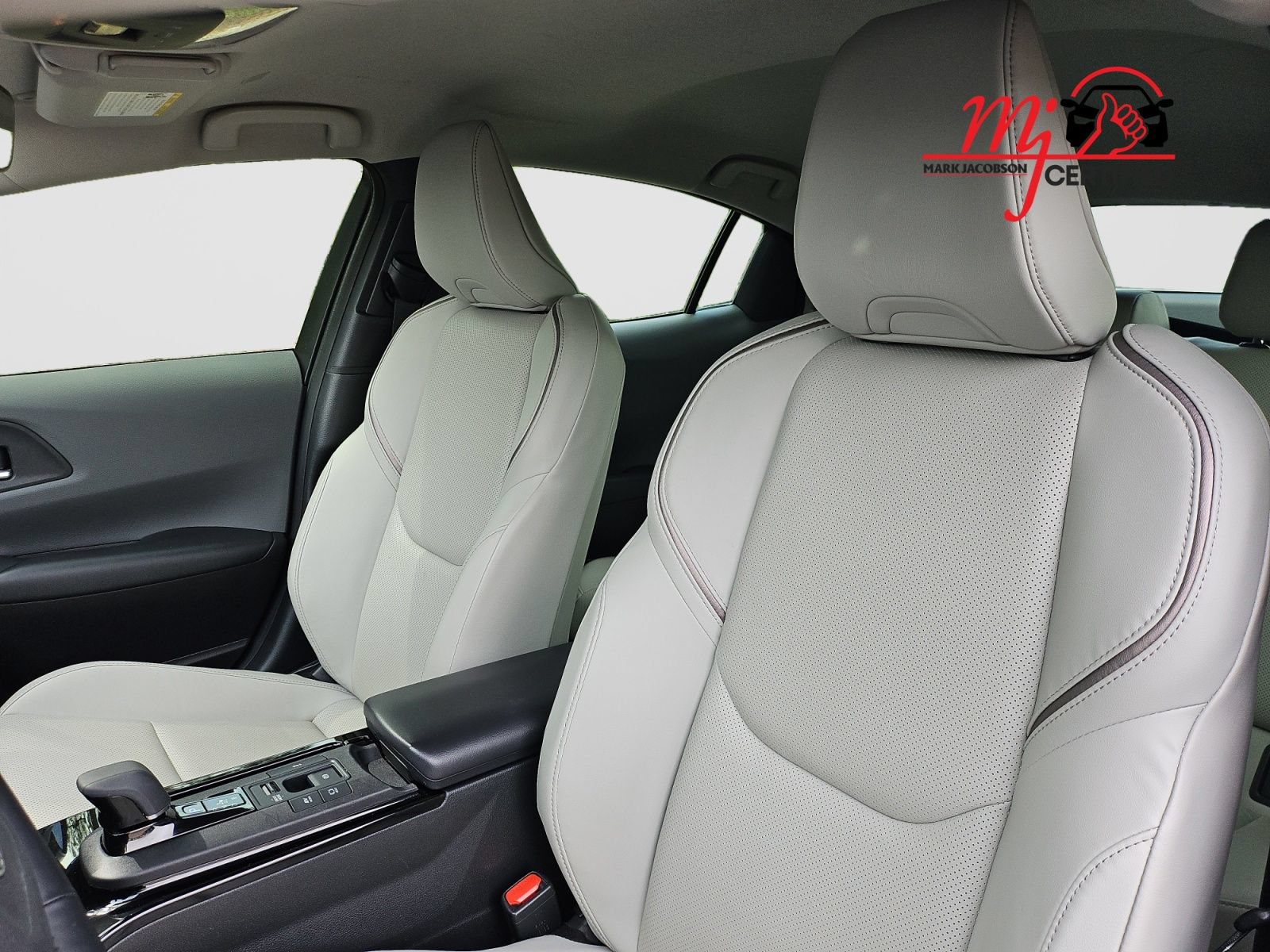 Used 2024 Toyota Prius XLE FWD image 23