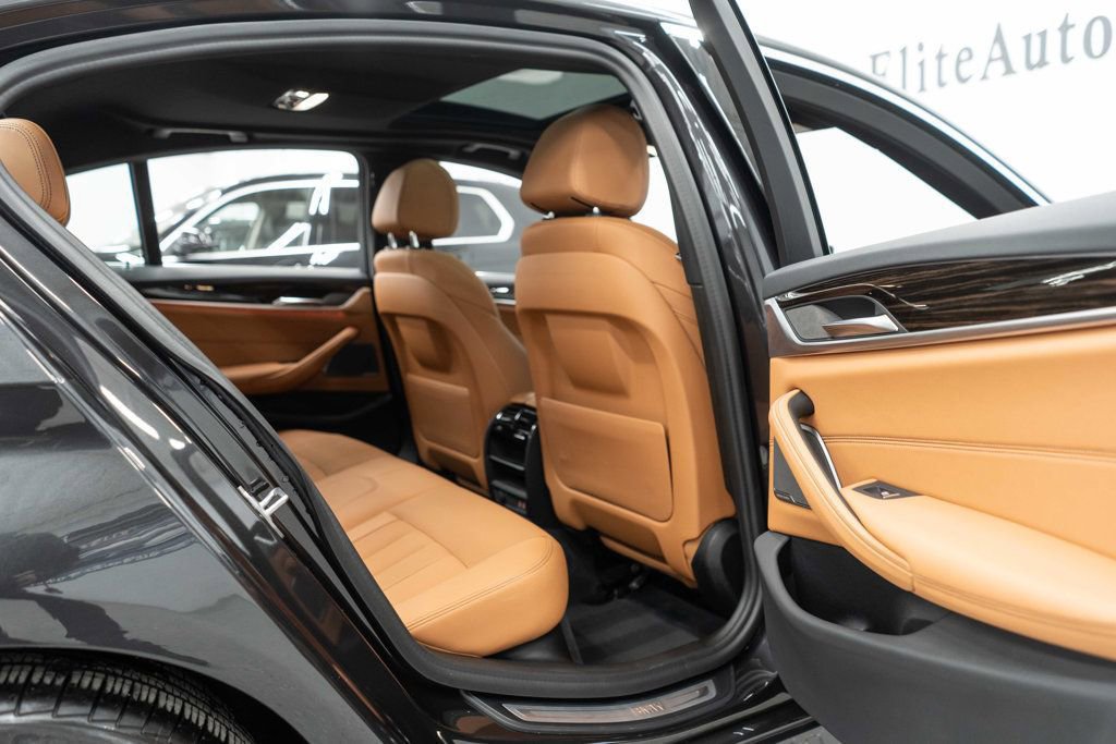 Used 2022 BMW 530i xDrive w/ Premium Package image 12