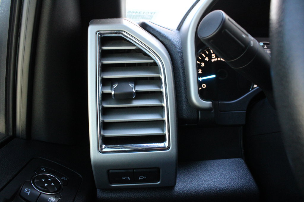 Used 2015 Ford F150 Lariat w/ Equipment Group 502A Luxury AWD/4WD image 8
