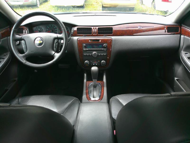Used 2011 Chevrolet Impala LTZ FWD image 14