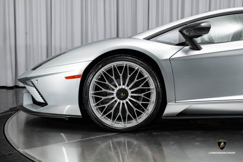 Used 2018 Lamborghini Aventador S image 23
