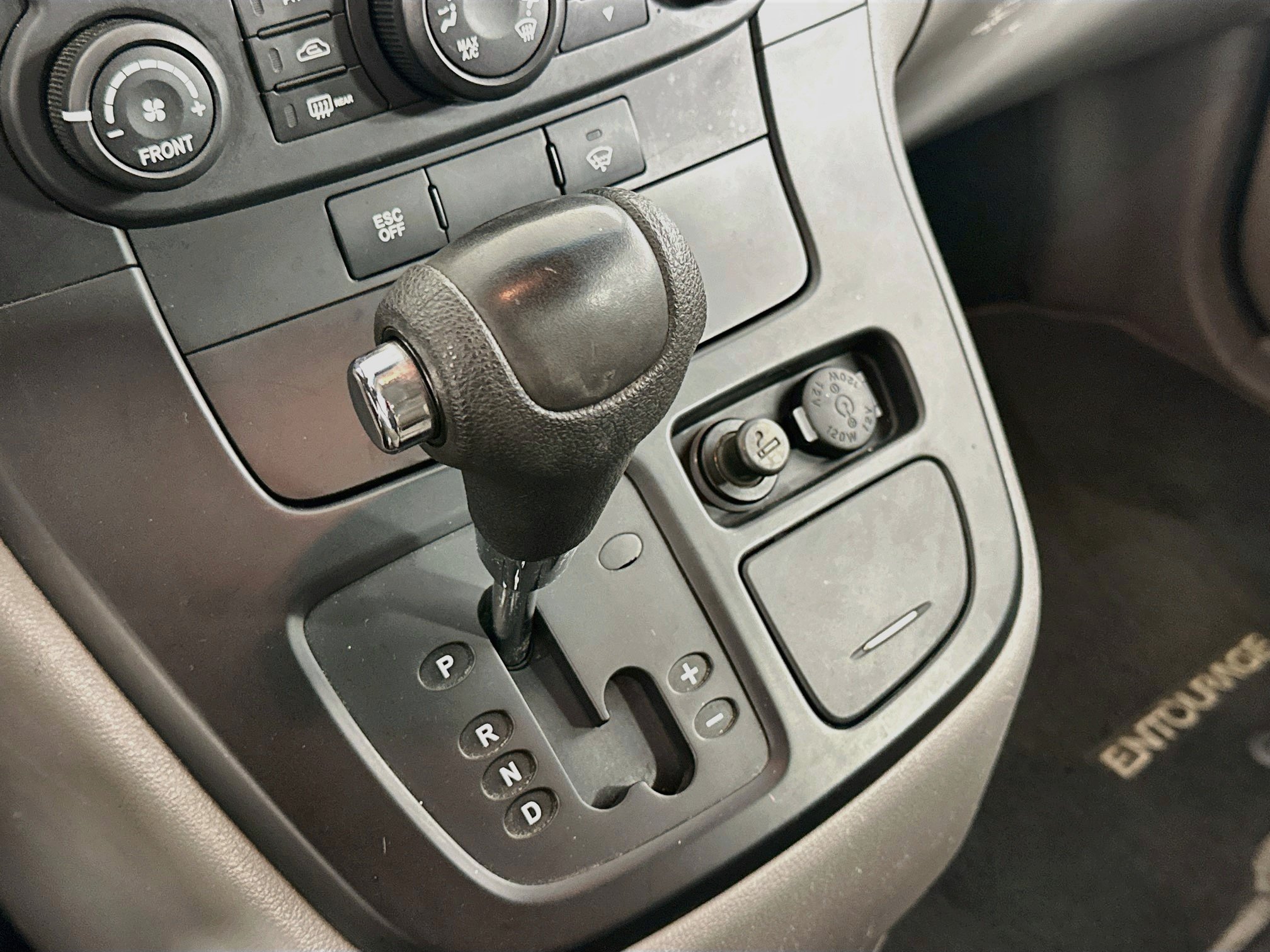 Used 2008 Hyundai Entourage GLS FWD image 22