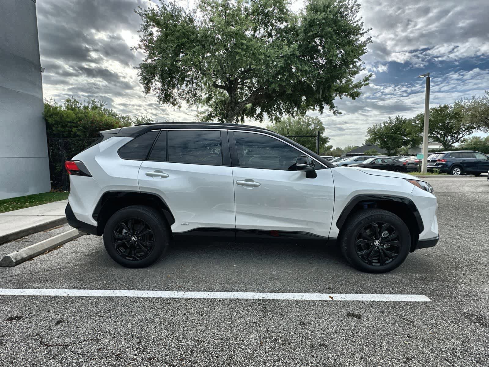 Used 2023 Toyota RAV4 XSE AWD/4WD image 17