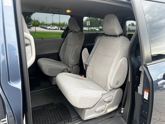 Used 2015 Toyota Sienna LE FWD image 11