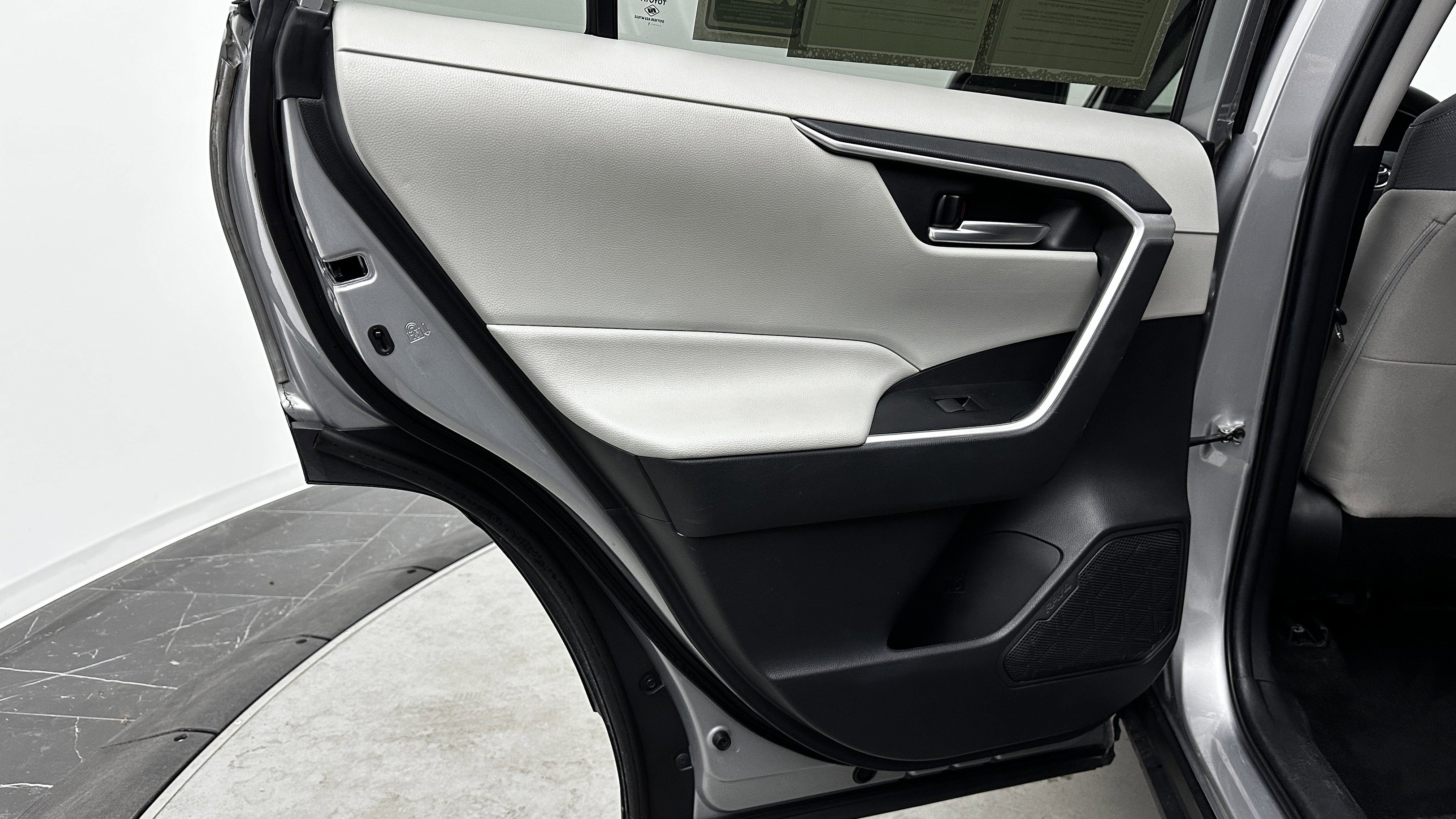 Used 2021 Toyota RAV4 XLE image 22